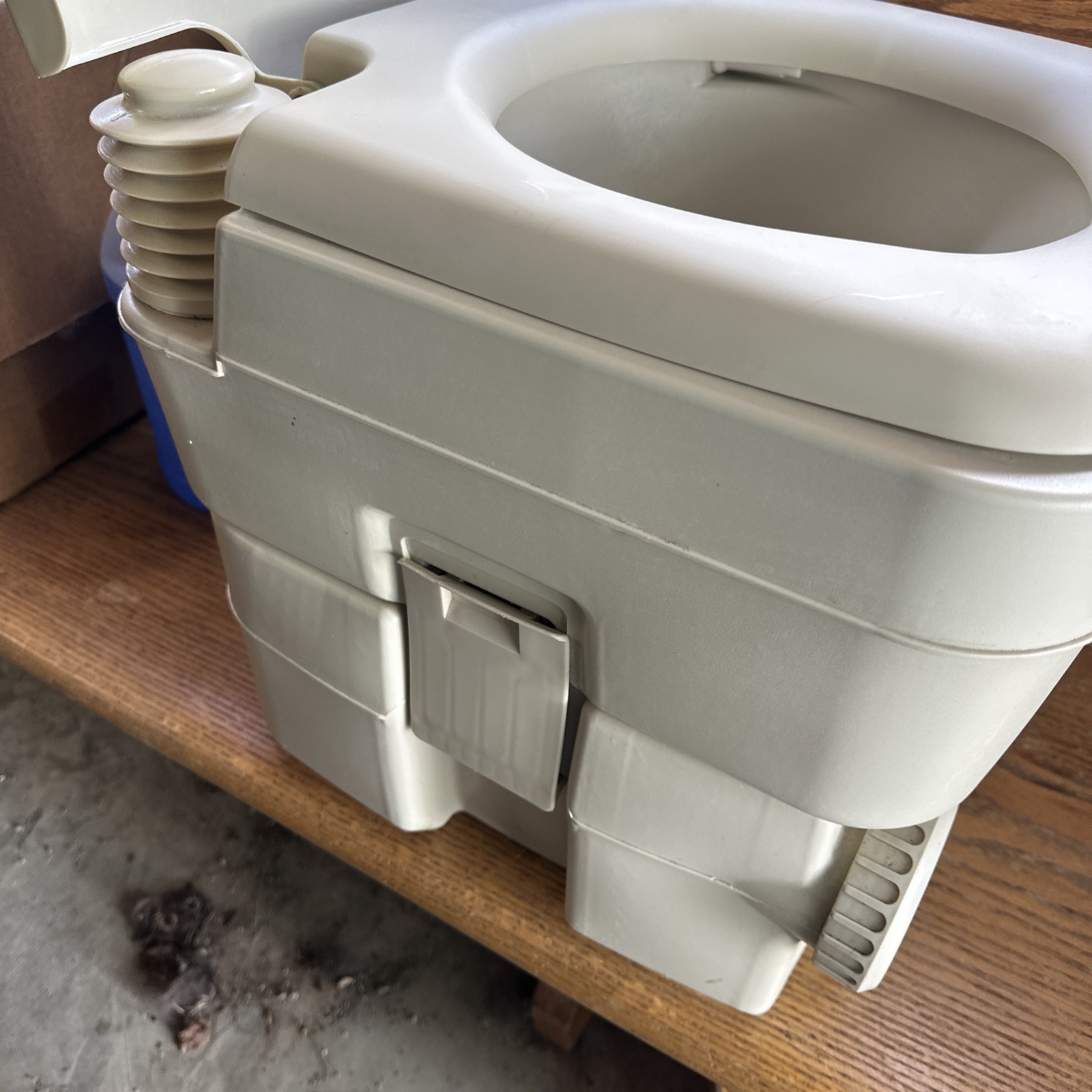 DOMETIC PORTABLE CAMPING POTTY, EUC
