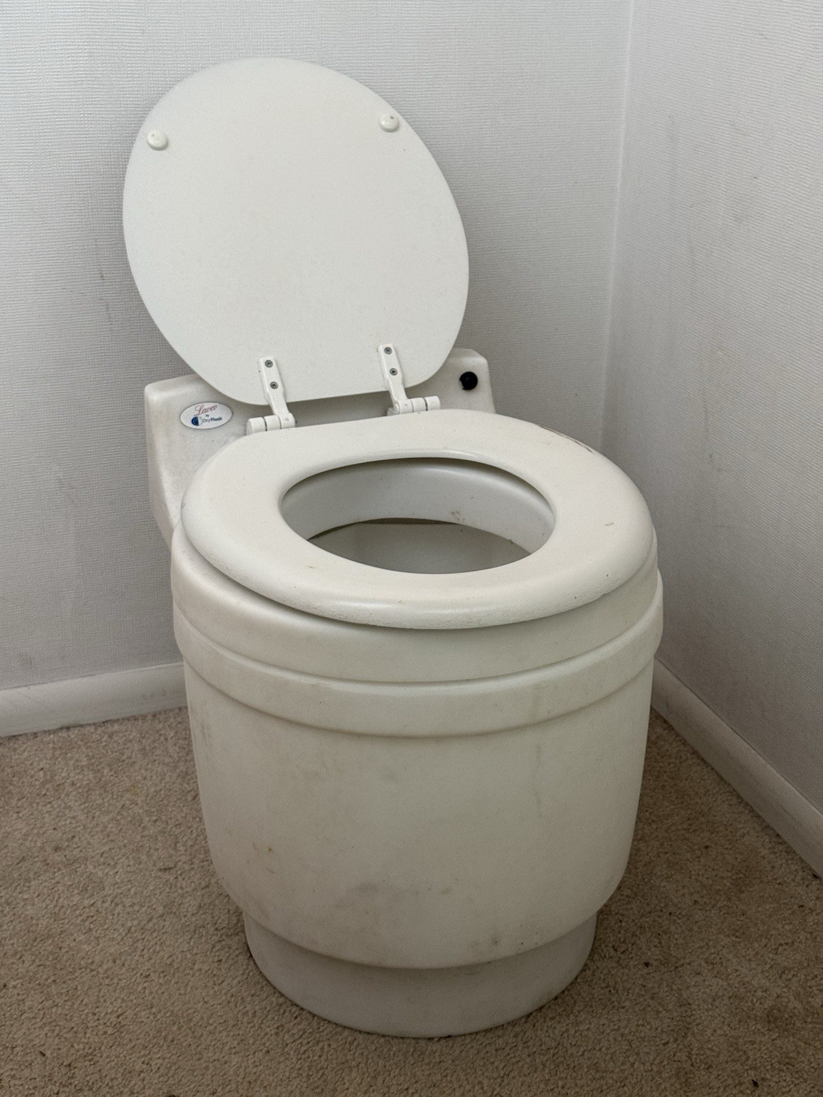 Laveo Dry Flush Portable Toilet