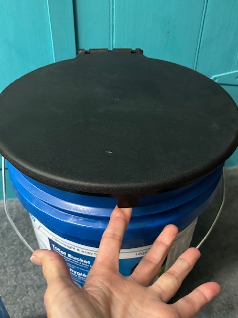 NEW CAMCO 5 GAL TOILET BUCKET W/SEAT + 63 TOILET WASTE BAGS CAMPING HIKING