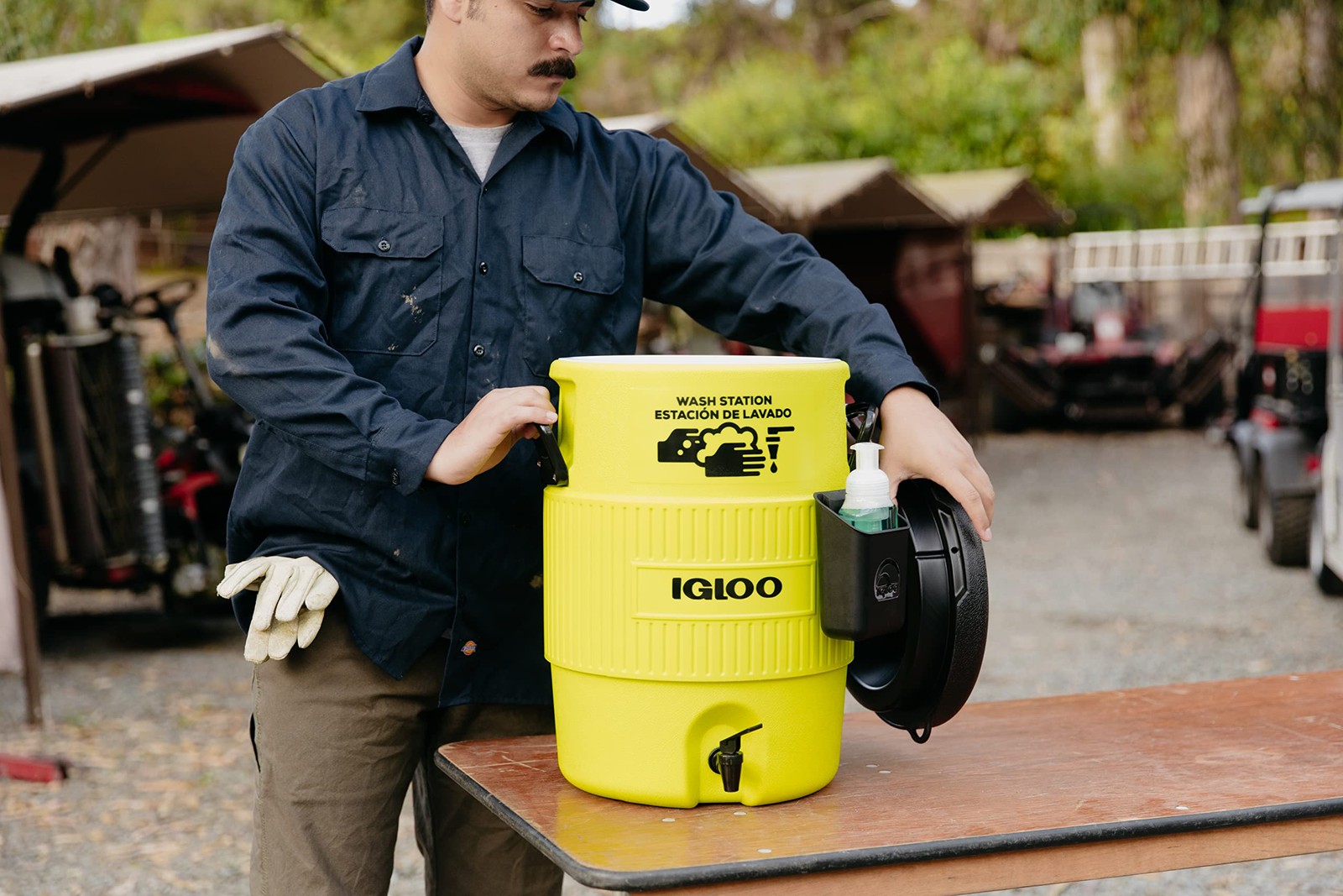 Igloo Hardsided Commerical Acid Green 5-Gallon Seat Top Plastic Wash Station